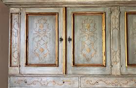 Antique bronze faux painting is most effective on a textured or carved surface. Primers And Paint For Gilding Perfect Base Colors For Genuine And Metal Leaf
