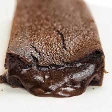 Gourmandise Non Mais Regardez Moi L Interieur De Cette Tarte Tiede Au Cacao Ca Ne Vous Donne Pas Envie De Plonger La Chocolate Desserts Chocolate Cookie