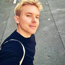 Care about yourself day today 🍁❤️💋 #gay #beauty #autumn #berlin #happy #joy  #grace #skincare #friends #blonde #jock #fun #fashion #germany #europe #gym  #health #selfhealers