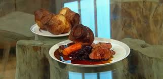James Martin Roast Beef Yorkshire Pudding Fondant Potato And Red Cabbage Recipe On Saturday Kitchen In 2020 Cabbage Recipes Red Cabbage Recipes James Martin Recipes