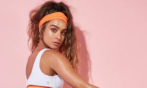 The 23 years old model is one of the most famous social media personalities as of now. Sommer Ray Computer Wallpapers Wallpaper Cave