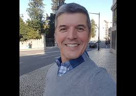 Portekizli televizyon sunucusu, şovmen ve aktör. Joao Baiao Surge Com Companhia Muito Especial Tv 7 Dias