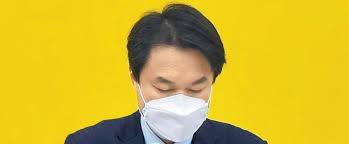 김종철 정의당 대표는 내년 4월 치러질 서울시장, 부산시장 재·보궐 선거에 더불어민주당이 후보를 내선 안 된다고 강조했다. H3c1ju W W D6m