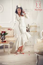 The fabric is quite rigid, reminiscent of the structure of a taffeta. Brautkleid Jacquard Creme Yourshape