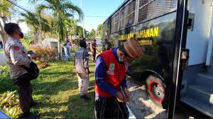 Pengurus harus membuat kebijakan yang tidak menyimpang dari anggaran dasar dan anggaran rumah tangga dan hasil keputusan rapat anggota lainnya dan pada akhir masa jabatannya harus mempertanggung jawabkan hasil kerjanya kepada anggota. 6 Fakta Kasus Pemotongan Dana Bantuan Operasional Ponpes Madin Pasuruan Agggota Dpr Ri Terlibat Halaman All Surya Malang