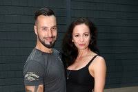 Zatímco nosil nábytek, manželka vykuřovala. Dan Barta Bude Podruhe Otcem Jeho Manzelka A Mluvci Ct Je Tehotna