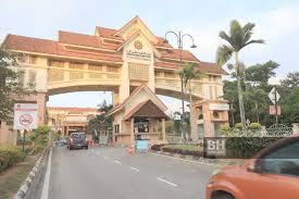 Berikut adalah sedikit sebanyak penerangan sejarah universiti ini. Uiam Kuantan Tangguh Pendaftaran Pelajar