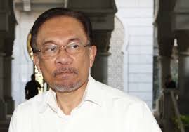 Surat undangan adalah sebuah surat yang dikeluarkan baik oleh pribadi maupun lembaga atau perusahaan yang ditujukan kepada pihak yang bersangkutan dengan isi untuk mengundang surat undangan terbagi menjadi dua macam yaitu surat undangan resmi dan surat undangan non resmi. Anwar Mohon Hadir Mahkamah Baca Surat Pelantikan Peguam
