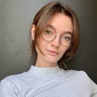 Stephanie Pond's Instagram, Twitter & Facebook