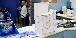 Για τους εργαζόμενους στους οποίους έχει γίνει προσωρινή αναστολή της σύμβασης εργασίας από τις επιχειρήσεις (δηλαδή με διοικητική εντολή ή έχουν κλείσει ή έχουν χαρακτηριστεί πληττόμενες) προβλέπεται: B0ozstaikxsupm