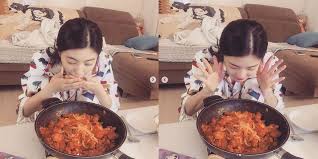 He seem so old compare to her. ì´ê´'ìˆ˜ ì´ì„ ë¹ˆ ì—´ì•  ì´ì„ ë¹ˆ ìž ì˜· ìž…ê³  ë‹­ê°ˆë¹„ ë¨¹ë°© ì§„ì§œ ë§›ìžˆì–´ ìŠ¤íƒ€íˆ¬ë°ì´
