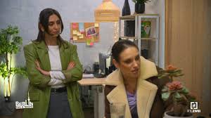 Als Milla plötzlich in der Schnitte auftaucht, schlägt Saras Herz doppelt  so schnell: Was, wenn Milla etwas über ihre Nacht mit Mike ahnt?! 😰 Sara  spielt cool, aber als sie hört, wie Milla über Mike ...