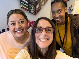 Happy Monday! Hope you had a great weekend! Psyched to be reunited with  #TheMarthaQuinnShow ladies Christie James & #KarenaVelazquez 💃💃💃 after  my vacay! Listen 4 Heart Kenny Loggins Janet Jackson plus your