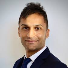 6 years ago I packed my bags to return to London from the UAE. Swapping ☀️… 