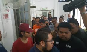 Latif bandi dan anak lelakinya, ahmad fauzan hatim serta. Mahkamah Tolak Permohonan Latif Bandi