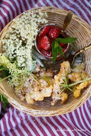 Holunderbluten Gebacken So Schmeckt Sommer Das Schnelle Rezept Gibt Es Hier Rezepte Lebensmittel Essen Einfache Gerichte