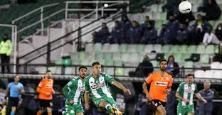 Ο μολό έδωσε φάουλ στο πρώτο λεπτό σε καλό σημείο εκτός περιοχής του τριφυλλιού. V19 R7cspnolwm