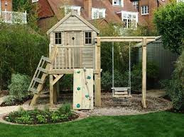 la cabane de jardin pour enfant est une idee superbe pour votre jardin archzine fr backyard for kids play houses backyard