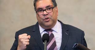 Calgary, surrounding communities hire lobbyists to clear air