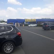 De man die vorig weekend inbrak en een tiental horloges buit maakte in de supra bazar langs de meulebeeksesteenweg in tielt is opgepakt bij zijn moeder thu. Supra Bazar