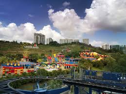 The legoland malaysia resort brings together a legoland theme park, water park and hotel in one lego themed location. Download Resort Guide Legoland Malaysia Resort