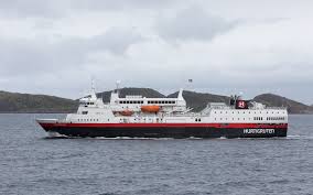 Launched in 1983, ms vesteralen (vesterålen) is a small passenger ship which is operated by the hurtigruten group and offers explorer cruises around some of the most spectacular coastal areas of norway. Datei Ms Vesteralen Bei Amnoya Jpg Wikipedia