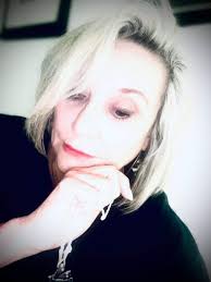 Ramsay en kie vier Marianne Faithfull se lewe op verhoog