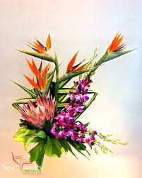 Bird Of Paradise Plant Floral Arrangement Modern Tropical Floral Arrangement Birds Of Paradise Protea And Orchids De Tropical Flower Arrangements Floral Art Arrangements Floral Designs Arrangements