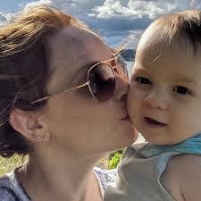 Laura Schauer's Instagram, Twitter & Facebook