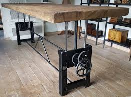 Dieser Industrie Design Tisch Ist Hohenverstellbar Und Ist Hergestellt Aus Einem Paar Alten Gusseise Tisch Hohenverstellbar Holztisch Eiche Verstellbarer Tisch