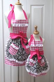 Scopri la nostra super selezione dei migliori marchi di grembiuli e accessori per la cucina e approfitta delle offerte! La Bottega Creativa Di Eli Raccolta Grembiuli Fai Da Te Per Essere Alla Moda Anche In Cucina
