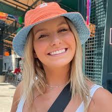 Hannah Lauer's Instagram, Twitter & Facebook