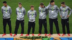 1.5 olympia fußball spielplan 2016 frauen gruppe e die deutschen frauen gewinnen in fußball im maracana stadium in rio de janeiro am 19.august. Olympia 2016 Deutschlands Fussball Manner Verlieren Finale Gegen Brasilien Der Spiegel
