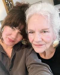 Avery Roan's Instagram, Twitter & Facebook