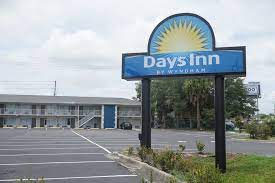 Days inn participates in the wyndham rewards program, so points earned at days inn can be used at any of the wyndham brands, including other economy hotels like super 8. Days Inn By Wyndham Apopka Orlando In Apopka Hotel Rates Reviews On Orbitz