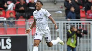 Busquets mag zich weer bij de ploeg voegen, zo bevestigt de spaanse. Barca Zet Ongebruikelijke Stap En Geeft Weer Invulling Aan Rugnummer 6