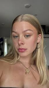 Lindsey Stark's Instagram, Twitter & Facebook