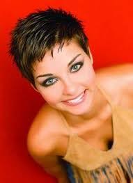 Mais la coiffure femme cheveux courts, dans de trop nombreux esprits, reste synonyme de coiffure à la garçonne ,à torts. 140 Idees De Coiffures Cheveux Courts Cheveux Courts Coiffures Cheveux Courts Cheveux