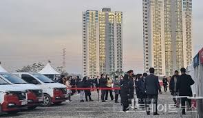 분양 현장] '힐스테이트 더 운정', 역대 최고가 불구 '구름 인파' < 건설부동산 < 경제 < 기사본문 - 스트레이트뉴스