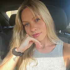 Kendra Britton's Instagram, Twitter & Facebook