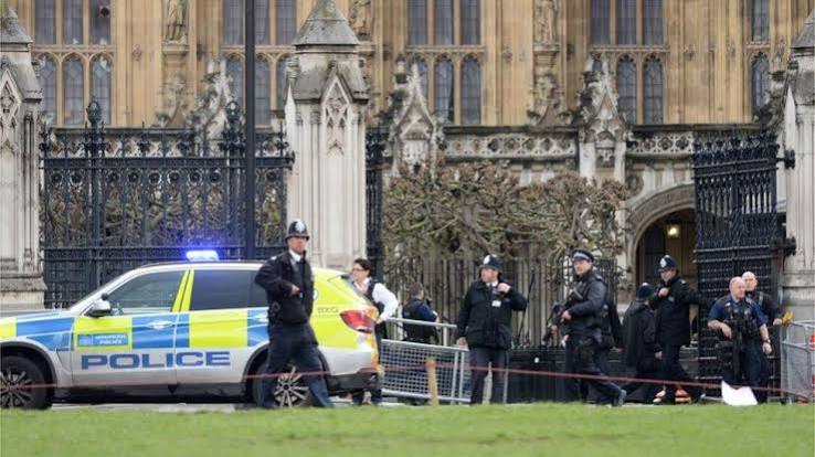 Serious incident at Westminster in London - BBC Newsround
