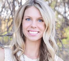 Carolyn Nicol's Instagram, Twitter & Facebook