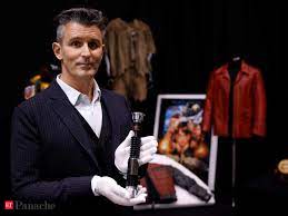 In order to achieve a lean physique, brad had to follow an extremely strict diet. Fight Club Brad Pitt S Fight Club Jacket Pretty Woman Boots Go Under The Hammer In Memorabilia Auction The Economic Times