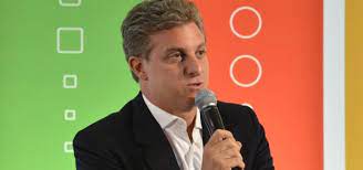Além disso, o apresentador se solidarizou com a repórter. Partido Cre Que Luciano Huck Sera Candidato A Presidente Metro 1