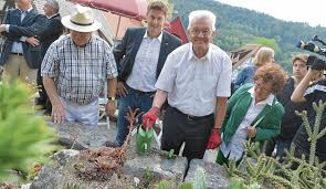 „meine frau gerlinde ist an brustkrebs erkrankt, teilte ministerpräsident winfried kretschmann in einer mitteilung des staatsministeriums mit. Ministerprasident Tauft Kaktus Im Horber Kakteengarten Auf Seinen Namen Und Verbindet Dies Mit Einem Lob Auf Das Ehrenamt Kretschmann Mit Stacheln News Esslinger Zeitung