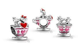 The 2021 Disney Valentine S Day Pandora Collection Fills My Heart With Love Set on the classic pandora moments chain with two clip stations is a smooth heart shaped clasp. the 2021 disney valentine s day pandora