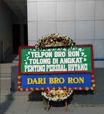 Biasanya orang yang punya utang sembunyi, memelas, atau bahkan bisa lebih galak daripada yang ngutangin. Viral Cara Nagih Utang Paling Jenius Kirim Karangan Bunga Ke Pesta Pernikahan Okezone Lifestyle