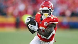 The $72.2 million becomes fully guaranteed at the start of the 2023 league year. Tyreek Hill Contract Chiefs Star Made Just Over 2 Million In 2019 Heavy Com