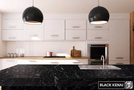 Es ese lugar donde charlas con tus amigos, donde surge un foco de reunión alrededor de los preparativos de esa cena, esa celebración, ese momento juntos. Granito Black Kenai El Secreto De La Versatilidad Perfecta En Tu Cocina