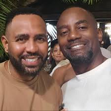 We outside..(as they say...)... my friends from when. .. A quick New Year  connection before our respective duties overwhelm us.... #friends #boys .  #Brothers. #happynewyear